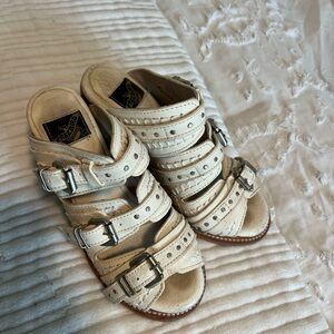 Freebird Caitlyn White sandals Great condition worn 3x max